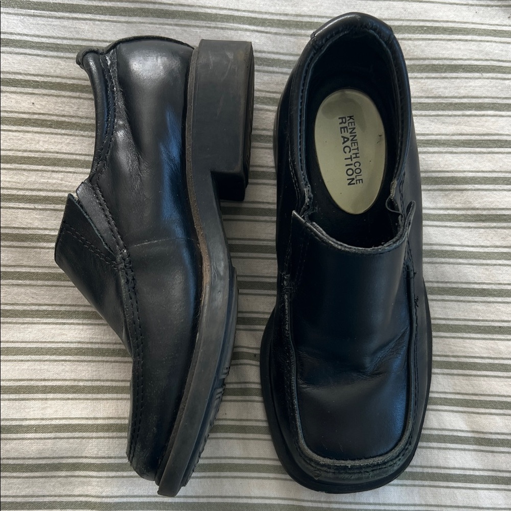 Kenneth Cole Reaction Black Shoes